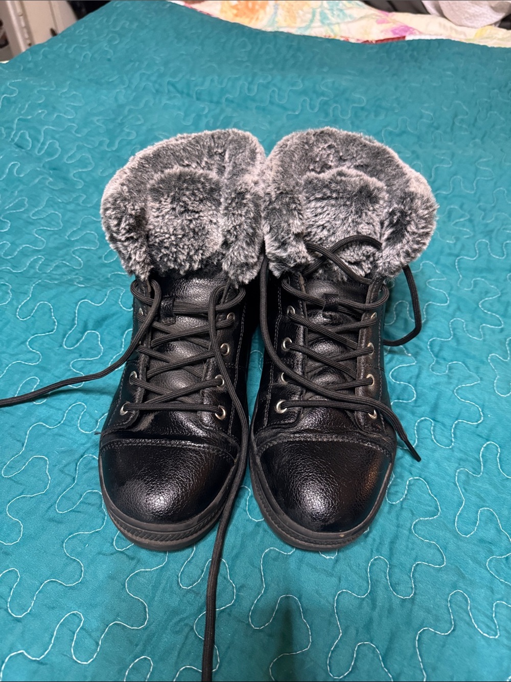 Skechers Black Lace-Up Women's Winter Boots with Gray Faux Fur Cuff
